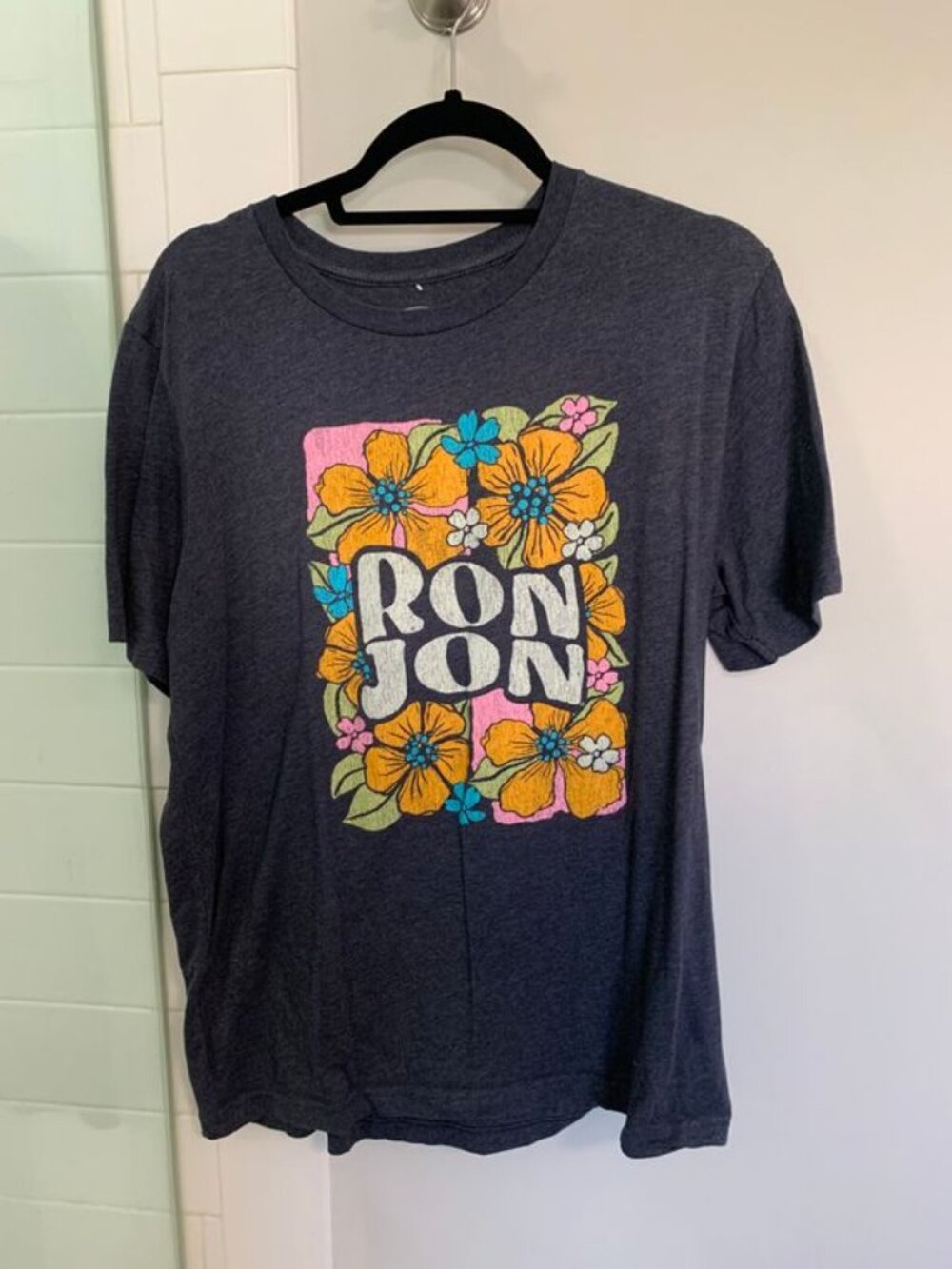 Ron Jon Surf Shop Floral T-Shirt Women’s XL Dark Gray Beach Graphic Tee